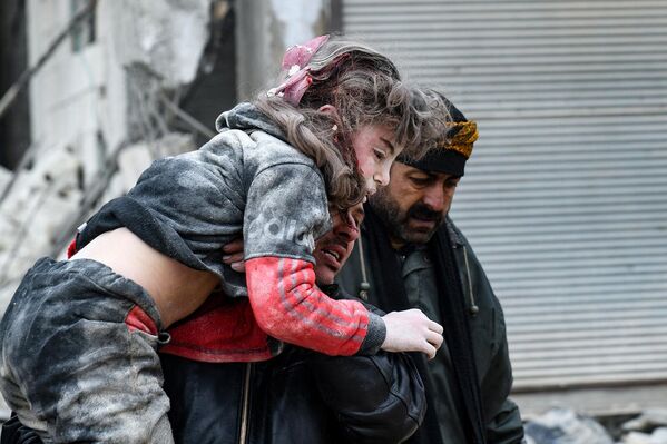 Спасенная девочка в городе Джандарис, Сирия - Sputnik Армения