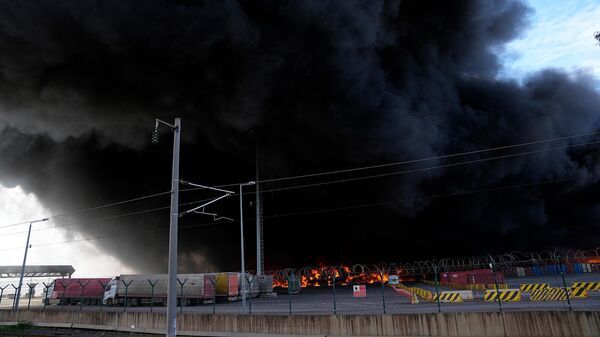 Пожар в порту в пострадавшем от землетрясения городе Искендерун (7 февраля 2023). Турция - Sputnik Армения