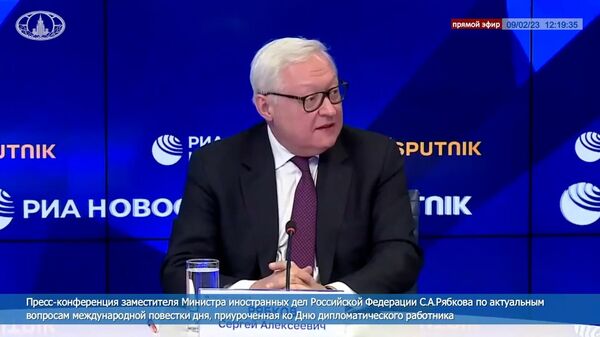 Москва не отказывается от проведения встречи глав МИД Армении, РФ и Азербайджана - Рябков - Sputnik Армения