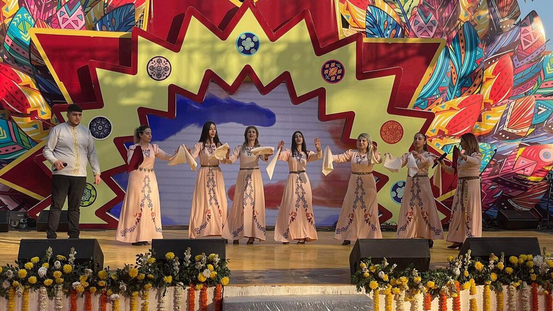 Փառատոնին մասնակցում է նաև «Նուբար» հայ ավանդական երգի-պարի խումբը - Sputnik Արմենիա, 1920, 10.02.2023