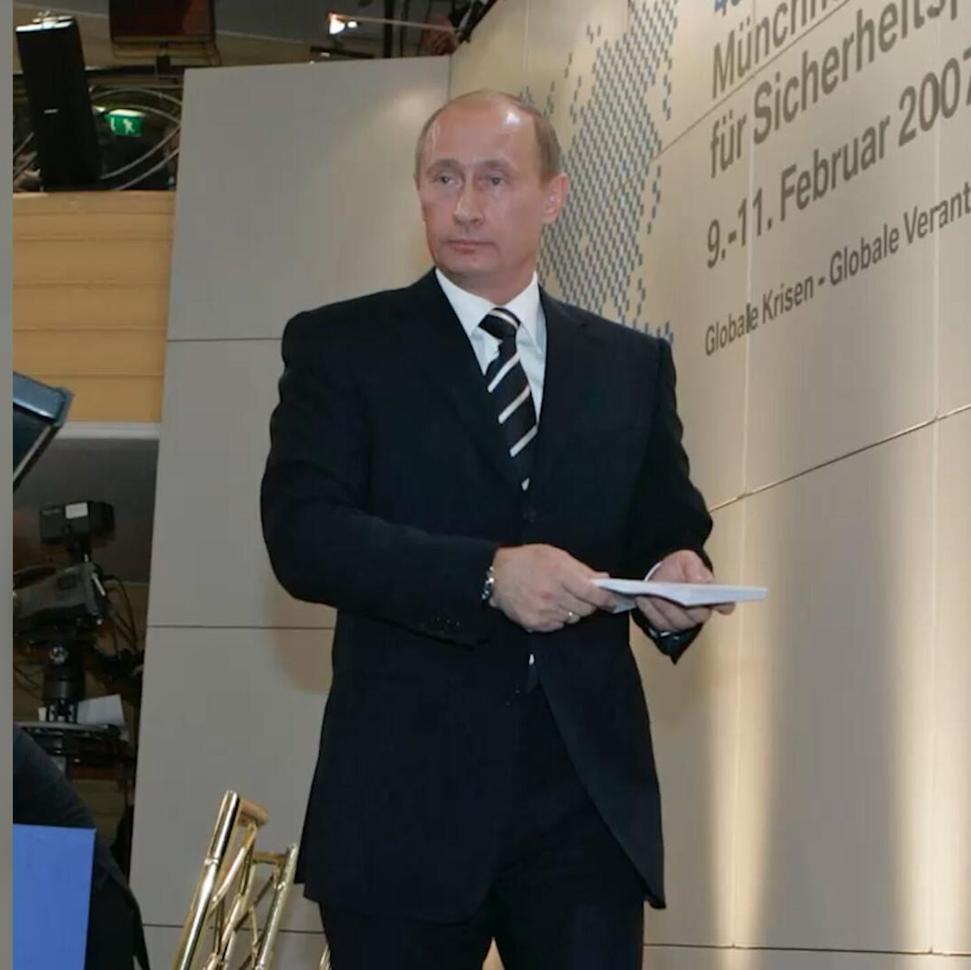 путин мюнхен 2007. речь путина в мюнхене в 2007. путин мюнхен 2007. путин 2007 мюнхен речь. путин мюнхен 2007.