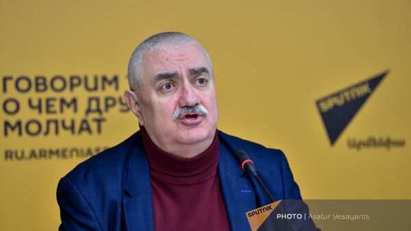 Арам Сафарян на пресс-конференции по теме Экономика Армении в 2022 году в контексте членства страны в ЕАЭС (15 февраля 2023). Еревaн - Sputnik Армения