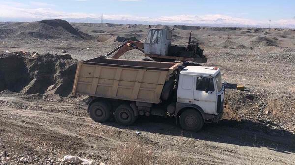 В Армавире прекращен незаконный вывоз песка - Sputnik Армения