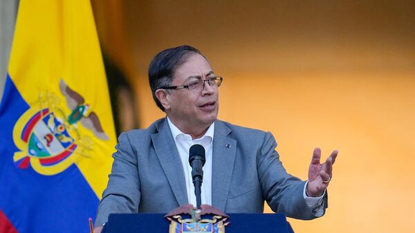 Президент Колумбии Густаво Петро выступает перед сторонниками (13 февраля 2023). Богота - Sputnik Армения
