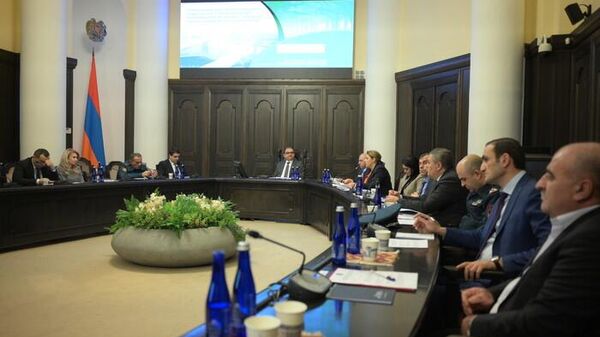 Փոխվարչապետ Տիգրան Խաչատրյանի նախագահությամբ տեղի ունեցել ՀՀ ճանապարհային անվտանգության հարցերով միջգերատեսչական հանձնաժողովի հերթական նիստը - Sputnik Արմենիա