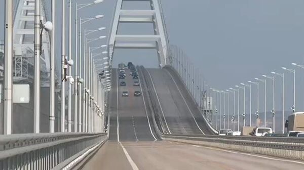 Крымский мост полностью восстановлен. Движение открылось в обе стороны - Sputnik Армения