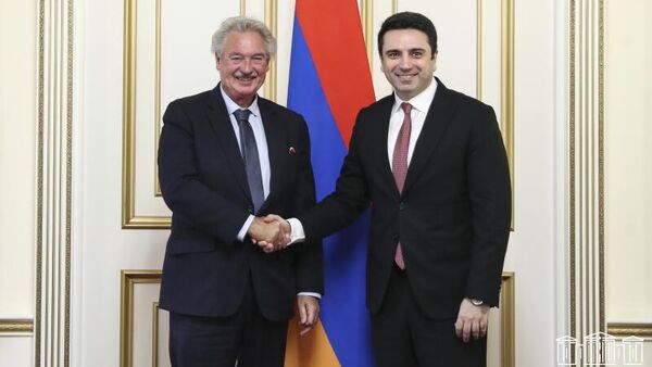 Председатель Национального собрания Армении Ален Симонен принял министра иностранных дел Люксембурга Жана Ассельборна (23 февраля 2023). Еревaн - Sputnik Армения