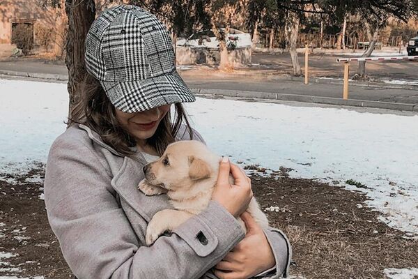 Лилит Абрамян с собакой - Sputnik Армения