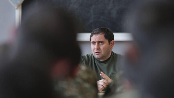 Министр обороны Сурен Папикян встретился с командирами подразделений, взводов, отрядов в ходе визита в одну из воинских частей страны (1 марта 2023). Армения - Sputnik Армения