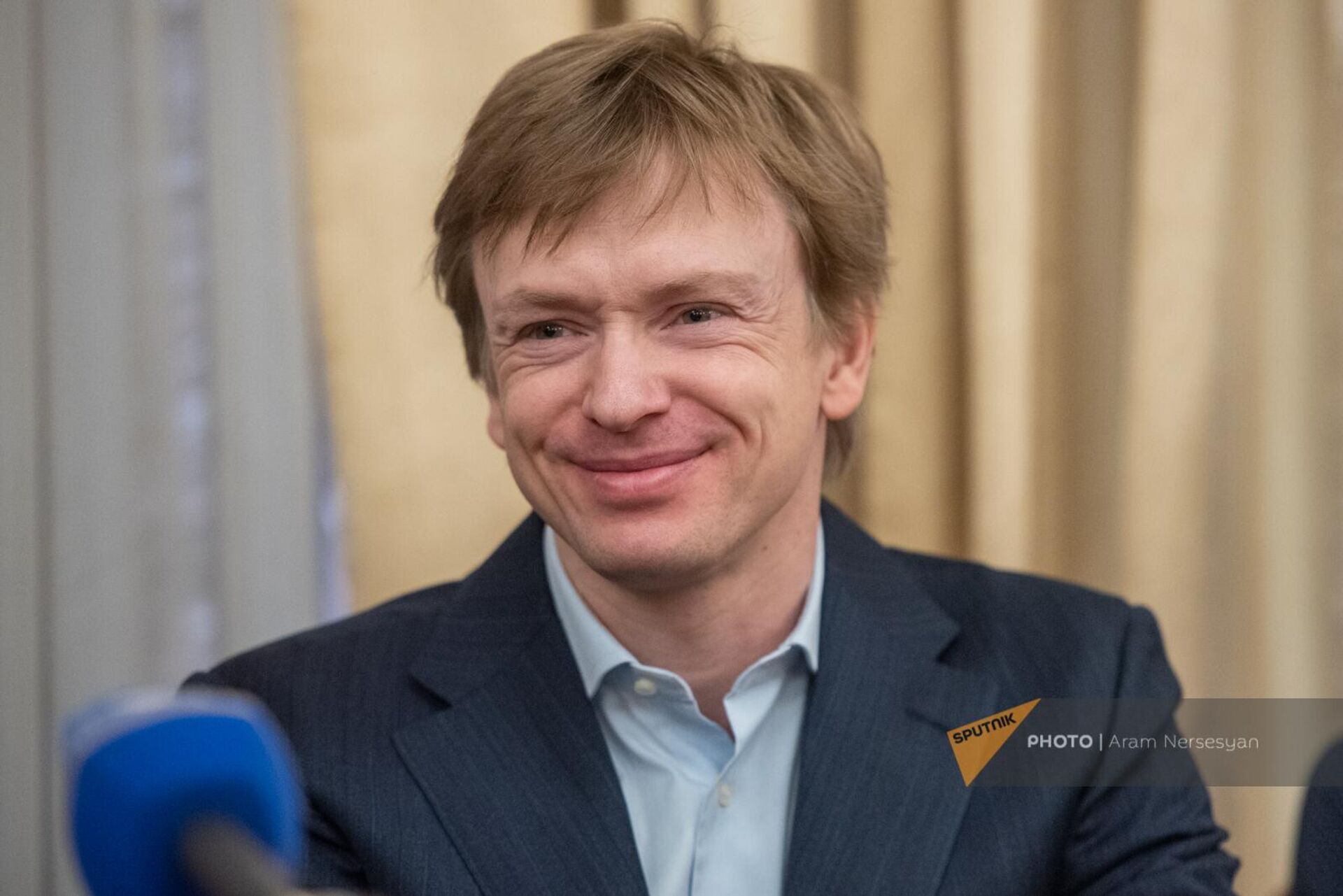 Андриан Гуриевич Фадеев на пресс-конференции, посвященной гастролям петербургского Театра балета имени Леонида Якобсона (2 марта 2023). Еревaн Андриан Гуриевич Фадеев на пресс-конференции, посвященной гастролям петербургского Театра балета имени Леонида Якобсона (2 марта 2023). Еревaн - Sputnik Армения, 1920, 02.03.2023