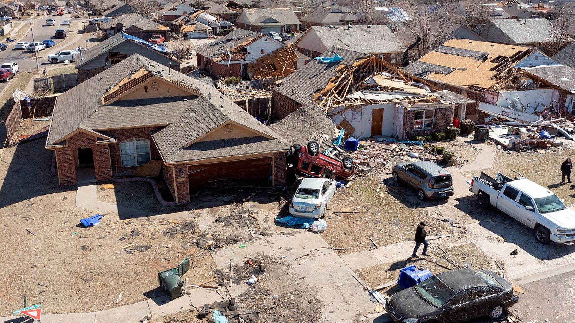 Жители оценивают ущерб после сильных штормов и торнадо, пронесшихся за ночь по штату (27 февраля 2023). Оклахома - Sputnik Армения, 1920, 04.03.2023