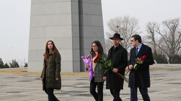 Новый посол Мексики в Армении Эдуардо Вильегас Мехиас посетил Мемориальный комплекс Цицернакаберд (4 марта 2023). Еревaн - Sputnik Армения