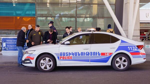 ՀՀ քաղաքաշինության, տեխնիկական և հրդեհային անվտանգության տեսչական մարմինը պարեկային ծառայողների հետ վերահսկողություն է իրականացրել «Զվարթնոց» միջազգային օդանավակայանի տարածքում - Sputnik Արմենիա