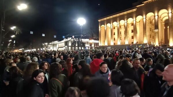 Протестующие против законопроекта об иноагентах перекрыли проспект в Тбилиси (7 марта 2023). Грузия - Sputnik Армения