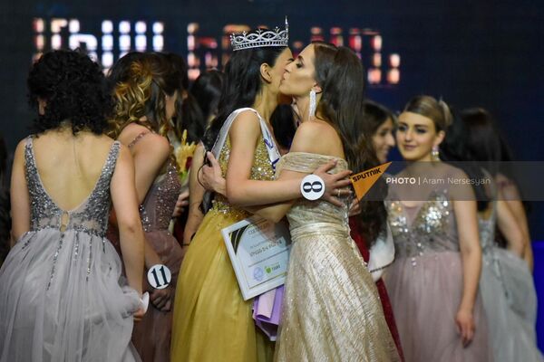 Победительница конкурса красоты Мисс Ереван Ани Петросян под номером 8 (7 марта 2023). Еревaн - Sputnik Армения