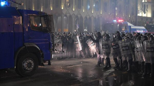 Разгон акции протеста на проспекте Руставели силами полиции в ночь с 8 на 9 марта 2023 - Sputnik Армения