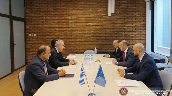 Արմեն Գրիգորյանը հանդիպել է  Հունաստանի վարչապետի ազգային անվտանգության հարցերով խորհրդական Թանոս Դոկոսի հետ - Sputnik Արմենիա