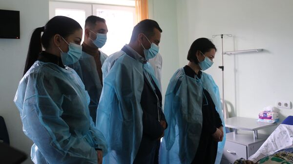 Министр ОНКС Жанна Андреасян посетила в больнице школьников и учителей, пострадавших в результате ДТП (11 марта 2023). Сюник - Sputnik Армения
