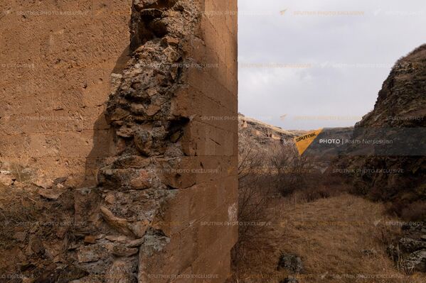 Разрушенная каменная кладка древнего моста - Sputnik Армения