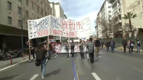 Митинг протеста на площади Синтагма в Афинах в связи со смертельной железнодорожной катастрофой в Темпе - Sputnik Армения