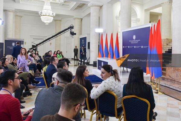 Մամուլի ներկայացուցիչները սպասում են ասուլիսի սկսվելուն - Sputnik Արմենիա