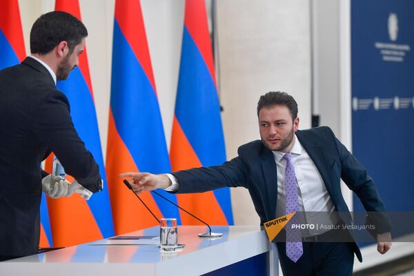 Տարածքը նախապատրաստում են վարչապետի մամուլի ասուլիսին - Sputnik Արմենիա