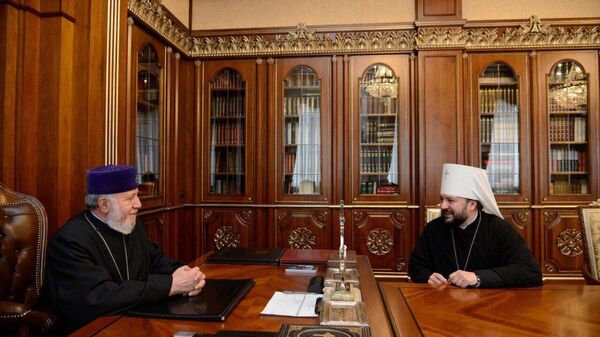 Архиепископ Ереванский и Армянский Леонид побывал в Армении, его принял Католикос Всех армян Гарегин Второй. - Sputnik Армения