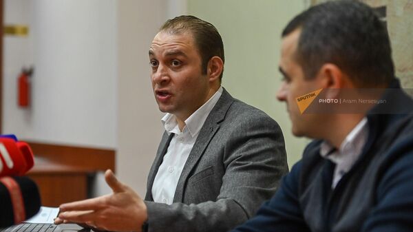 Адвокаты Акоп Енокян и Мигран Погосян на пресс-конференции по делу Григoрия Хaчaтурова (20 марта 2023). Еревaн - Sputnik Армения