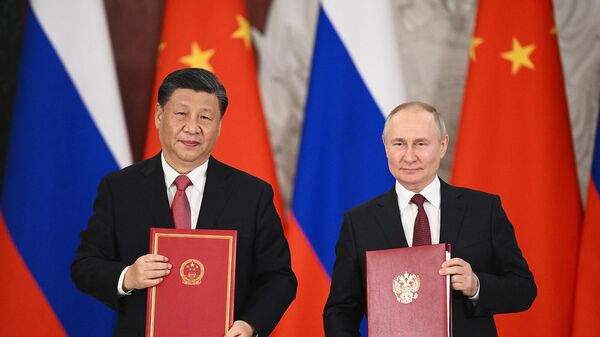 Президент РФ Владимир Путин и председатель КНР Си Цзиньпин на церемонии подписания совместных документов об углублении отношений и направлениях сотрудничества до 2030 года (21 марта 2023). Москвa - Sputnik Армения