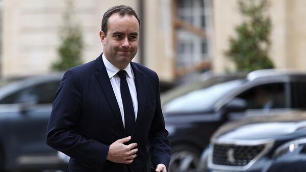Министр вооруженных сил Франции Себастьен Лекорню прибывает на заседание кабинета министров (21 марта 2023). Париж - Sputnik Армения