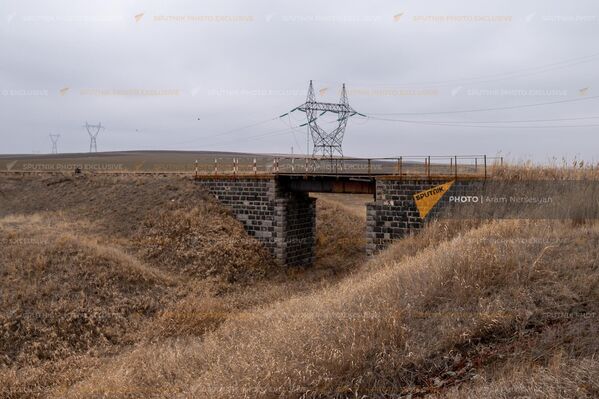  Железнодорожный мост на КПП Ахурик - Sputnik Армения