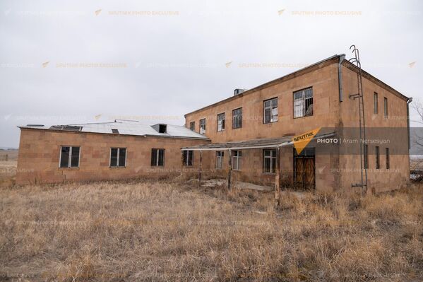 Здание бывшей таможни на КПП Ахурик - Sputnik Армения