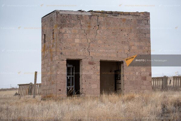 Одно из вспомогательных зданий на таможне - Sputnik Армения