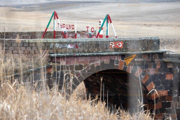  Автомобильный мост с советской  и турецкой символикой - Sputnik Армения