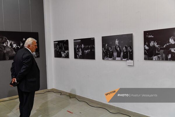 Ռուդիկ Բաղդասարյանը «Արարատ-73»–ի 50–ամյակին նվիրված լուսանկարների ցուցահանդեսին - Sputnik Արմենիա