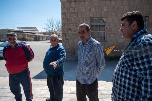 Жители села Джанфида беседуют с корреспондентом Sputnik Армения - Sputnik Армения
