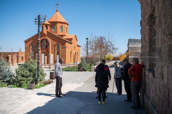 Жители села Джанфида беседуют с корреспондентом Sputnik Армения - Sputnik Армения