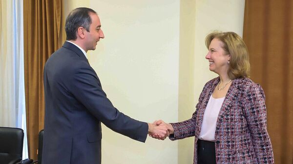 ՀՀ ԲՏԱ նախարար Ռոբերտ Խաչատրյանն ընդունել է ՀՀ–ում ԱՄՆ–ի նորանշանակ դեսպան Քրիստինա Քվինին - Sputnik Արմենիա