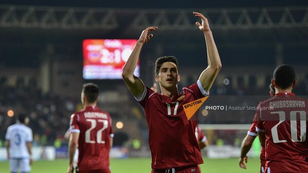 Грант-Леон Ранос празднует свой второй гол в товарищеском матче между Арменией и Кипром (28 марта 2023). Еревaн - Sputnik Армения