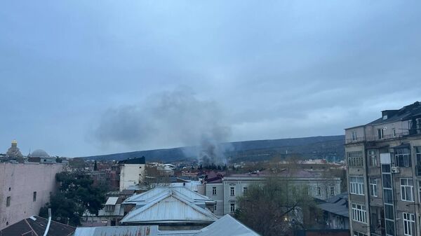 Пожар в гостинице Амбасадори в Тбилиси  - Sputnik Армения