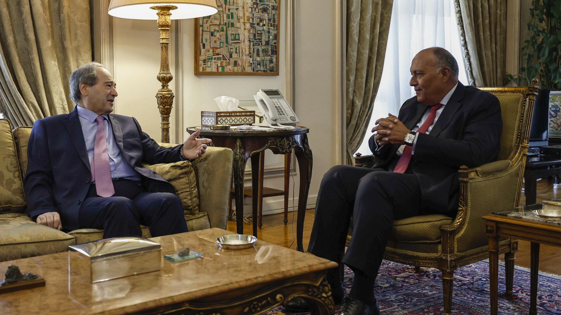 Министр иностранных дел Египта Самех Шукри встречается со своим сирийским коллегой Фейсалом Мекдадом в штаб-квартире министерства (1 апреля 2023). Каир - Sputnik Армения, 1920, 01.04.2023