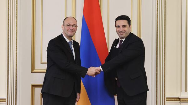 Ալեն Սիմոնյանն ընդունել է Խորվաթիա-Հայաստան բարեկամական խմբի ղեկավար Դավոր Իվո Շտիրի գլխավորած պատվիրակությանը
 - Sputnik Արմենիա