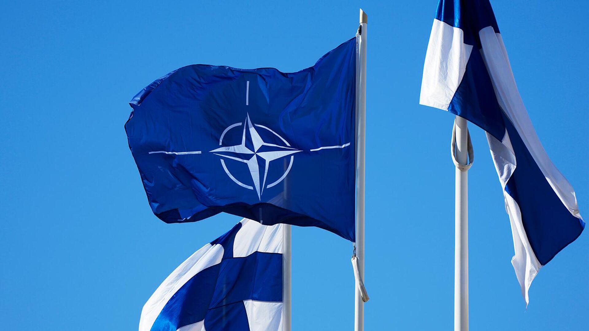 Флаги НАТО и Финляндии развеваются над зданием Министерства внутренних дел в Хельсинки (4 апреля 2023). Финляндия - Sputnik Армения, 1920, 07.09.2023