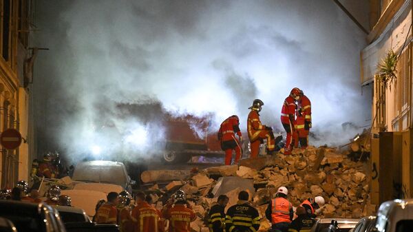Спасатели на месте обрушения здания в портовом городе Марсель (9 апреля 2023). Франция - Sputnik Армения