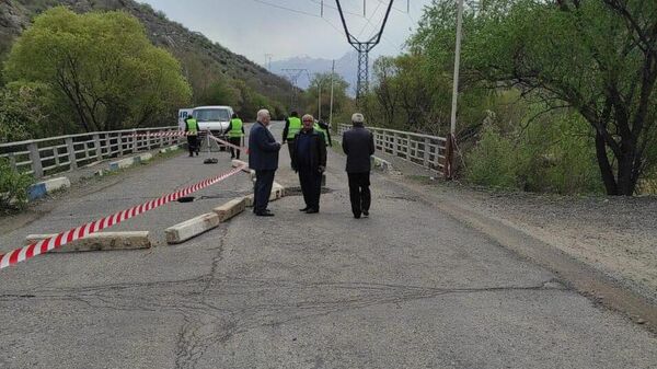 Дорожно-ремонтные работы на мосту через реку Ехегис у села Гртап - Sputnik Армения