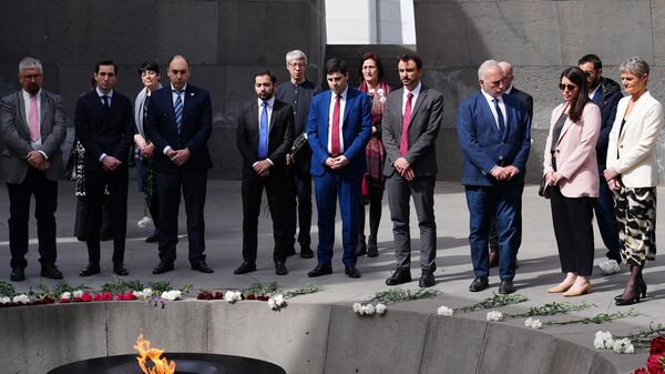 Լիոնի քաղաքապետն այցելել է Ծիծեռնակաբերդ - Sputnik Արմենիա