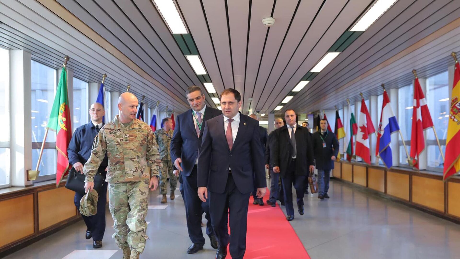 Министр обороны РА Сурен Папикян посетил верховное командование союзнических сил НАТО в Европе (11 апреля 2023). Брюссель - Sputnik Армения, 1920, 11.04.2023