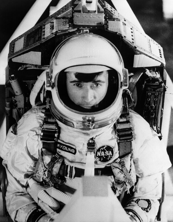 Астронавт США Джон Янг.Участник космических полетов на кораблях "Джемини-3", "Джемини-10", "Аполлон-10" и "Аполлон-16" Астронавт США Джон Янг.Участник космических полетов на кораблях "Джемини-3", "Джемини-10", "Аполлон-10" и "Аполлон-16" - Sputnik Армения