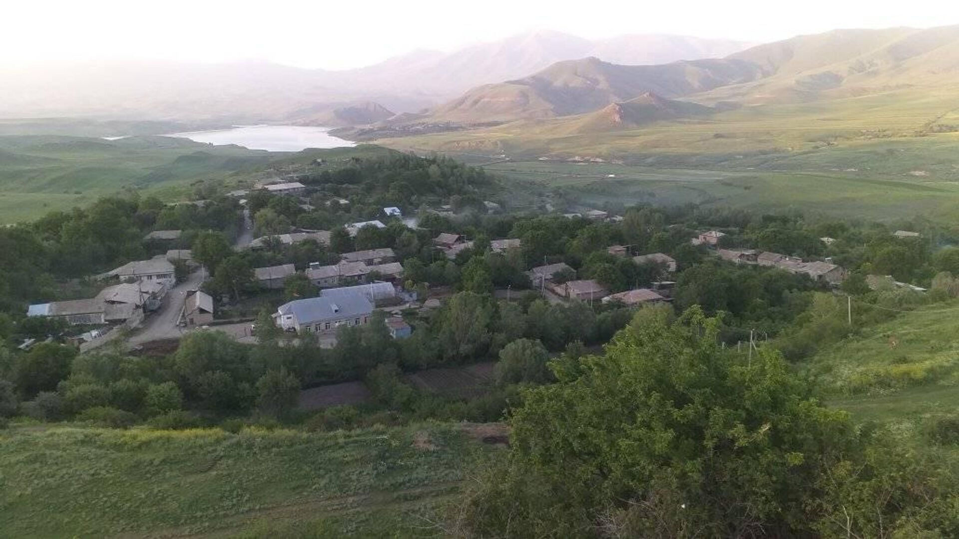 Вид на село Бнунис общины Сисиан Сюникской области - Sputnik Армения, 1920, 28.05.2023