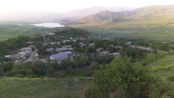 Вид на село Бнунис общины Сисиан Сюникской области - Sputnik Армения